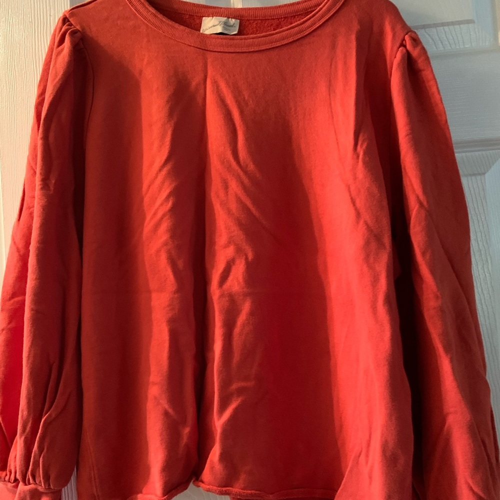 Universal thread sweatshirt